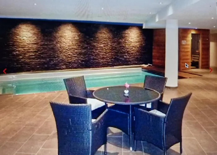 Superbe Avec Piscine Et Sauna דירה